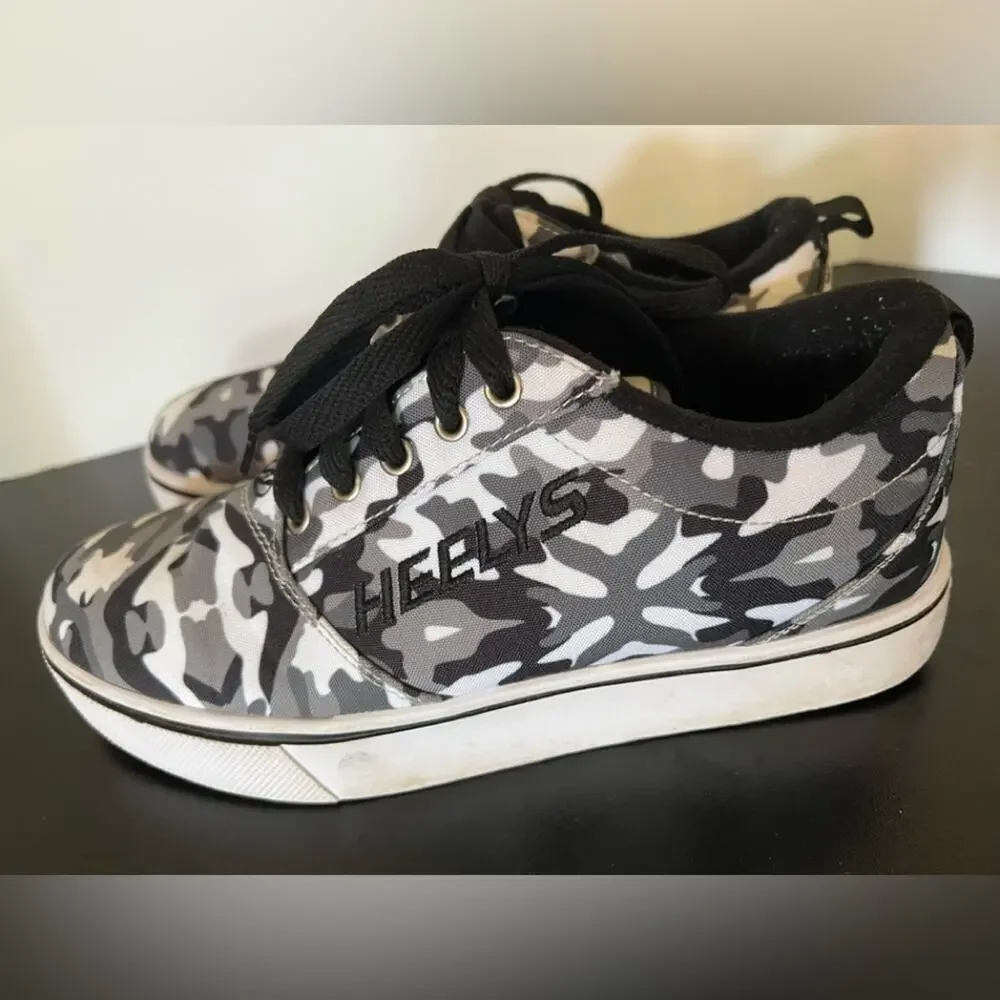 HEELYS BOYS “CAMO” SNEAKER SIZE 6 MINT